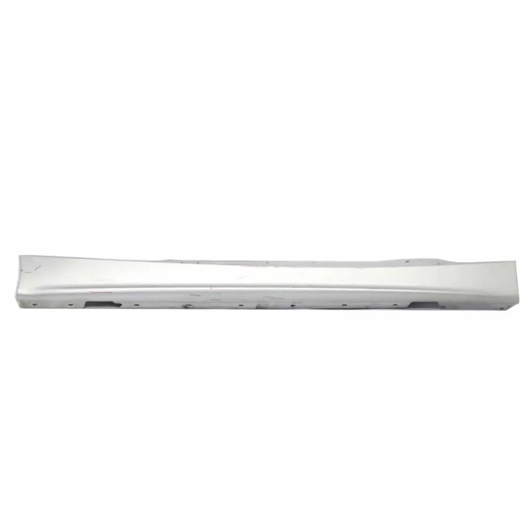 Sill Strip Faldón Lateral Derecho Titansilber Plata Metalizado para BMW E87 con número de pieza 32948 BMW E87 Sill Strip Faldón Lateral Derecho Titansilber Plata Metalizado - SKU 0032948-TS1 - Número de pieza 32948