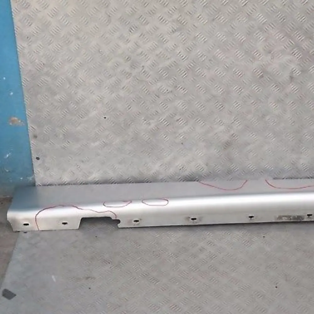 Nakładka próg prawy titansilber 354 do BMW 1 E87 o numerze 32948 BMW 1 E87 Nakładka próg prawy titansilber 354 - SKU 0032948-TS15 - Numer Części 32948