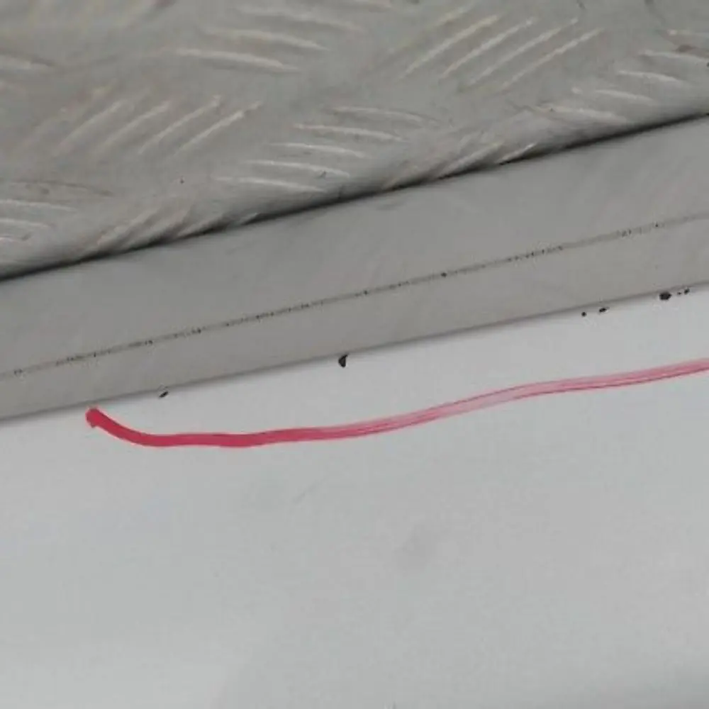 Nakładka próg prawy titansilber 354 do BMW E87 o numerze 32948 BMW E87 Nakładka próg prawy titansilber 354 - SKU 0032948-TS18 - Numer Części 32948