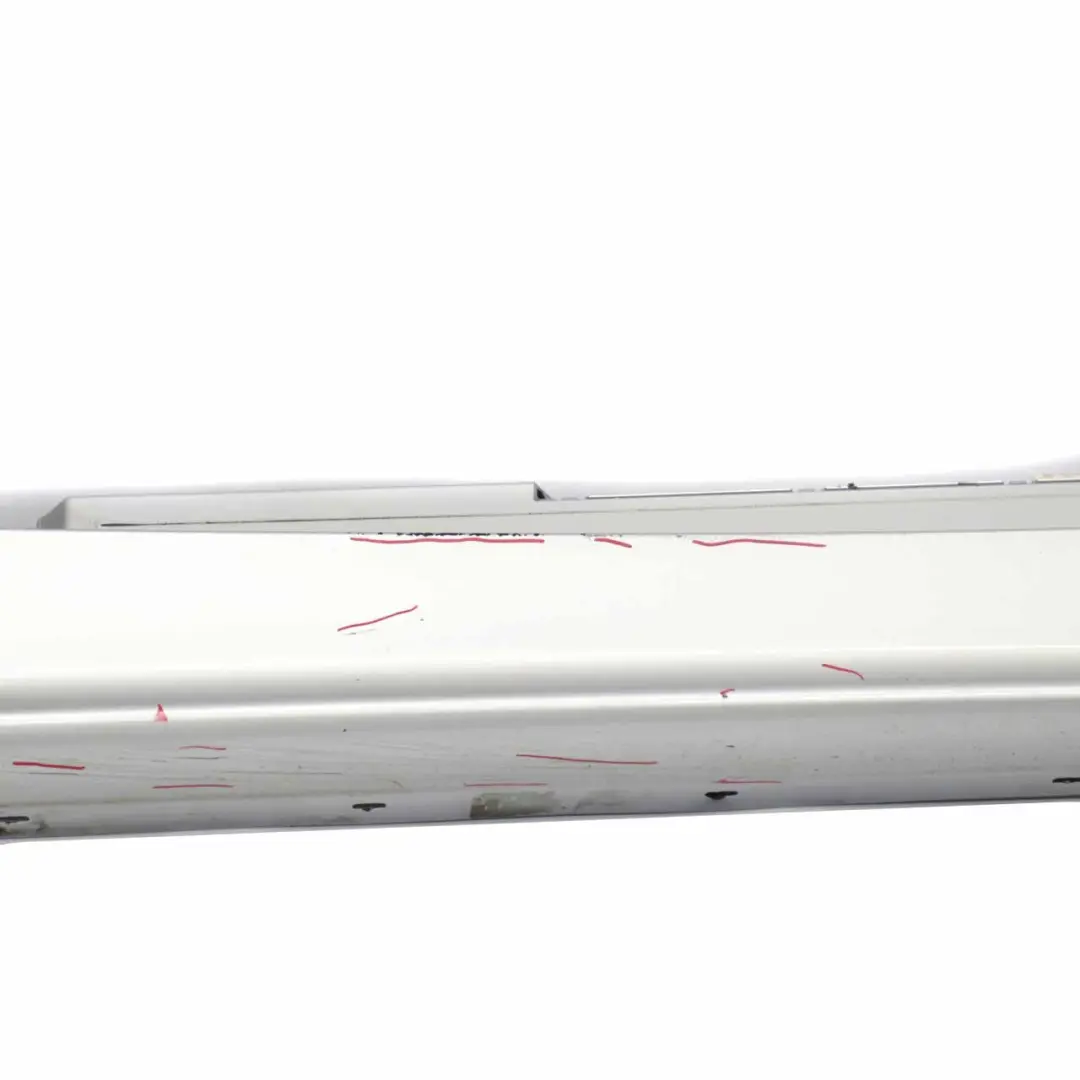 Listello Portiera Apertura Gonne Dx Argento-Titanio Sliber per BMW E87 con numero di parte 32948 BMW E87 Listello Portiera Apertura Gonne Dx Argento-Titanio Sliber - SKU 0032948-TS1 - Numero di parte 32948