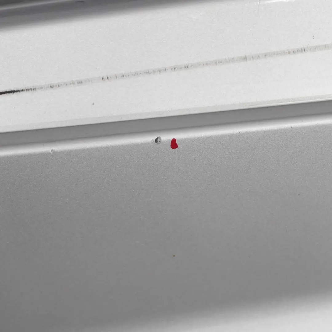 Faldón lateral derecho Titansilber Titan Silver Metallic - 354 para BMW E87 con número de pieza 0032948 BMW E87 Faldón lateral derecho Titansilber Titan Silver Metallic - 354 - SKU 0032948-TS3 - Número de pieza 0032948