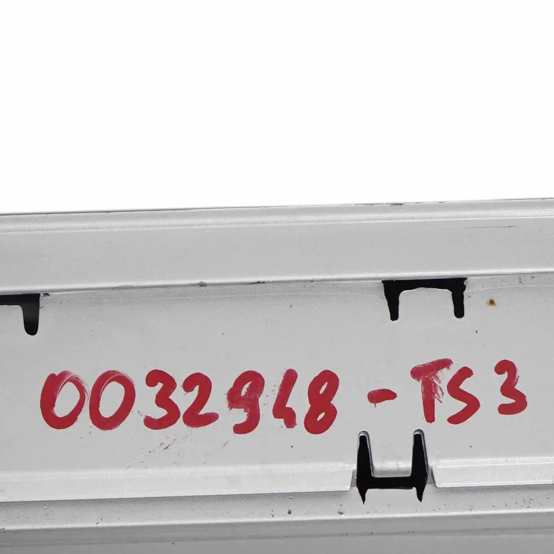 Schwellerleiste Blende Schweller Rechts Titansilber - 354 für BMW 1 E87 2 mit Teilenummer 0032948 BMW 1 E87 2 Schwellerleiste Blende Schweller Rechts Titansilber - 354 - SKU 0032948-TS3 - Teilenummer 0032948