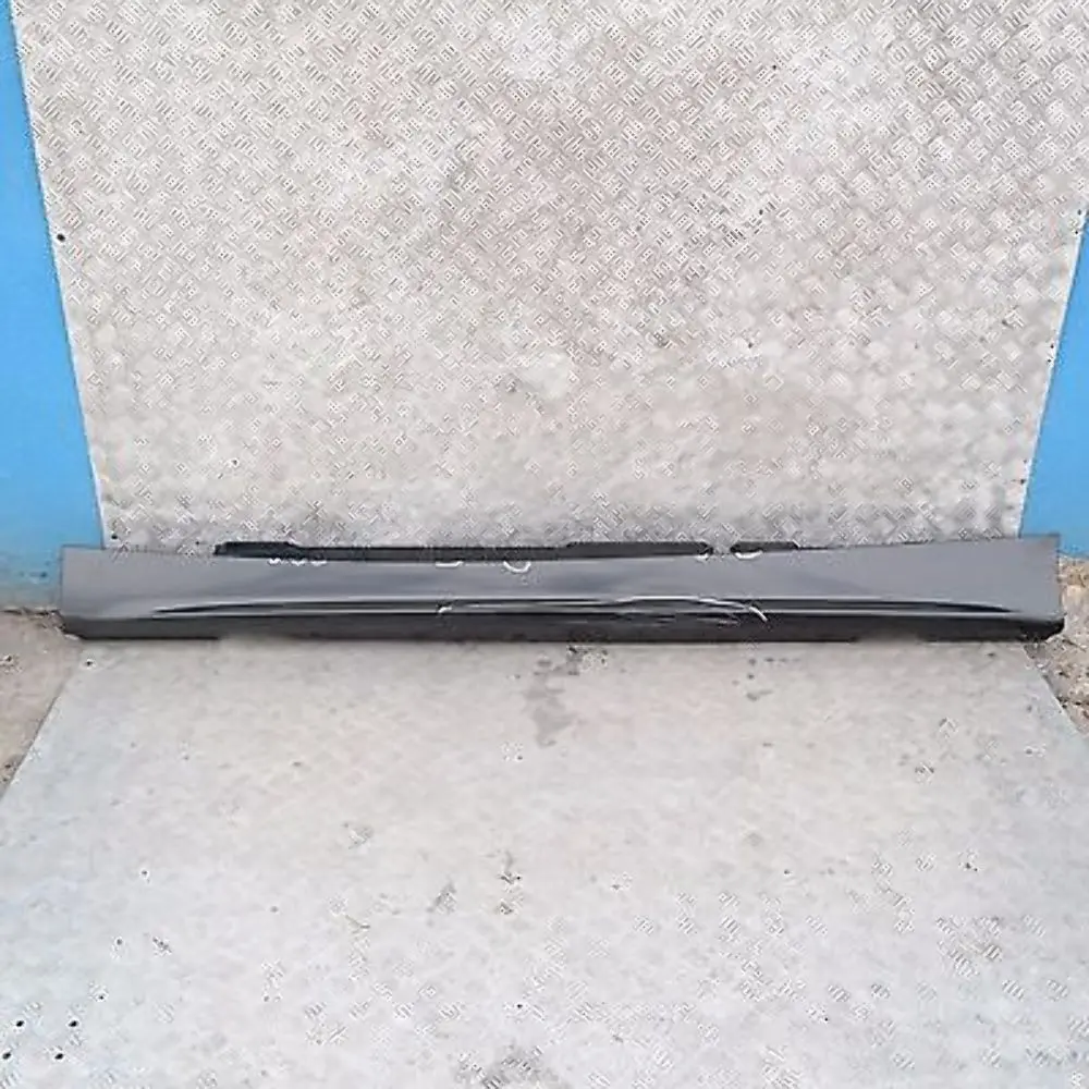 Bas de Porte Couverture Seuil a Gauche Noir Saphir Metallise pour BMW 1 E87 à propos du numéro de pièce 51770032949 BMW 1 E87 Bas de Porte Couverture Seuil a Gauche Noir Saphir Metallise - SKU 0032949-BS - Numéro de pièce 51770032949