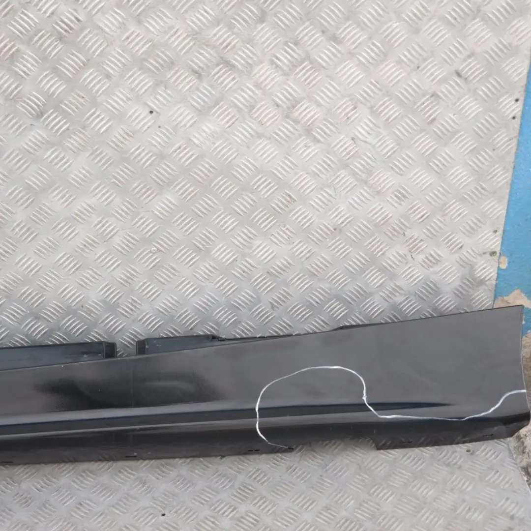 BMW 1 18 E87 Bas de Porte Couverture Seuil a Gauche Noir Sapphire Metallique - SKU 0032949-BS18 - Numéro de pièce 32949