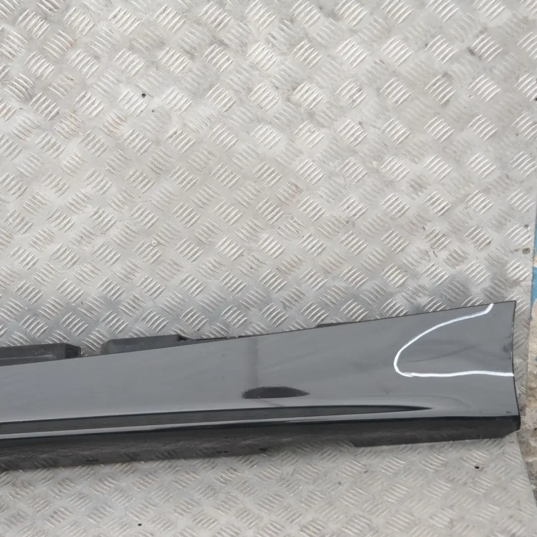 Listón umbral faldón lateral izquierdo Zafiro negro metalizado para BMW 19 E87 con número de pieza 32949 BMW 19 E87 Listón umbral faldón lateral izquierdo Zafiro negro metalizado - SKU 0032949-BS19 - Número de pieza 32949