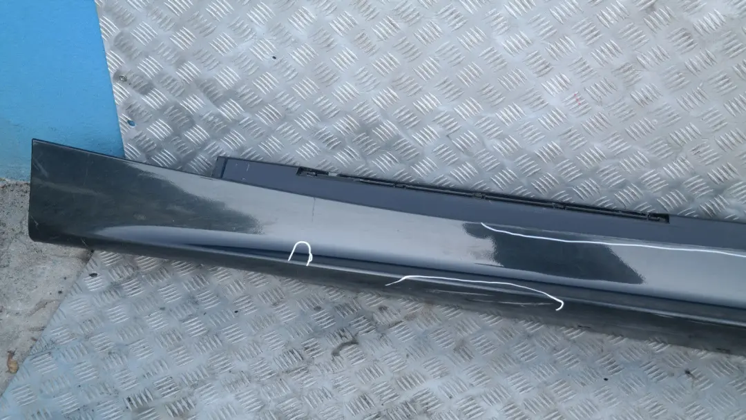 Nakładka Próg Lewy Czarna Black Saphire - 475 do BMW E87 o numerze 51770032949 BMW E87 Nakładka Próg Lewy Czarna Black Saphire - 475 - SKU 0032949-BS2 - Numer Części 51770032949