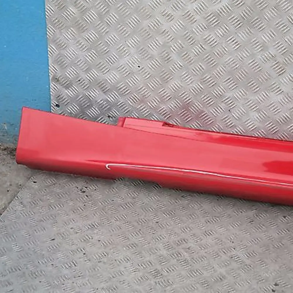 BMW E87 Sill Strip Faldón Lateral Izquierdo Japanrot - 438 - SKU 0032949-JR - Número de pieza 51770032949