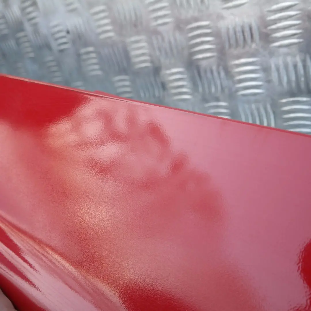 Sill Strip Faldón Lateral Izquierdo Japanrot - 438 para BMW E87 con número de pieza 51770032949 BMW E87 Sill Strip Faldón Lateral Izquierdo Japanrot - 438 - SKU 0032949-JR3 - Número de pieza 51770032949