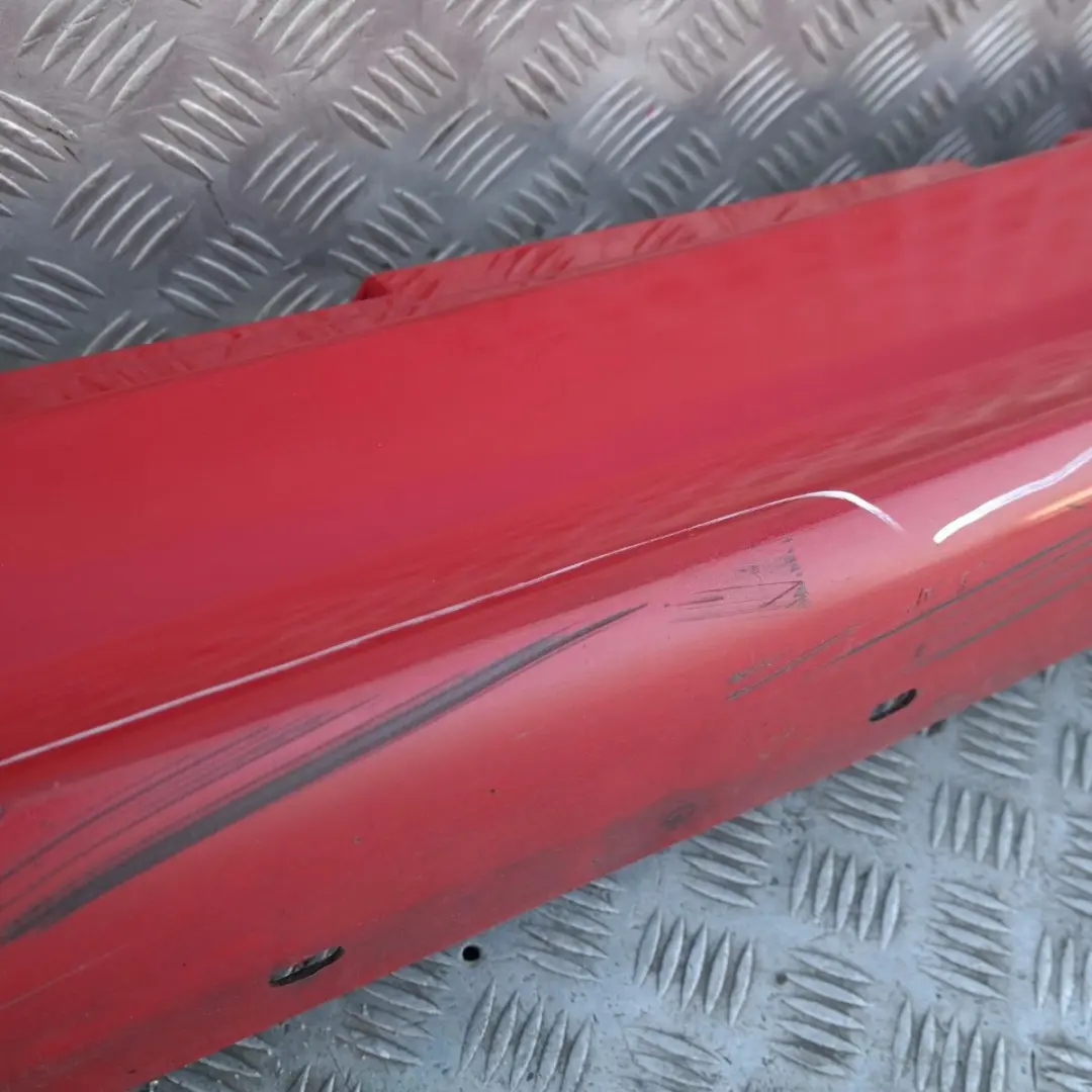 Sill Strip Faldón Lateral Izquierdo Japanrot - 438 para BMW E87 con número de pieza 51770032949 BMW E87 Sill Strip Faldón Lateral Izquierdo Japanrot - 438 - SKU 0032949-JR3 - Número de pieza 51770032949