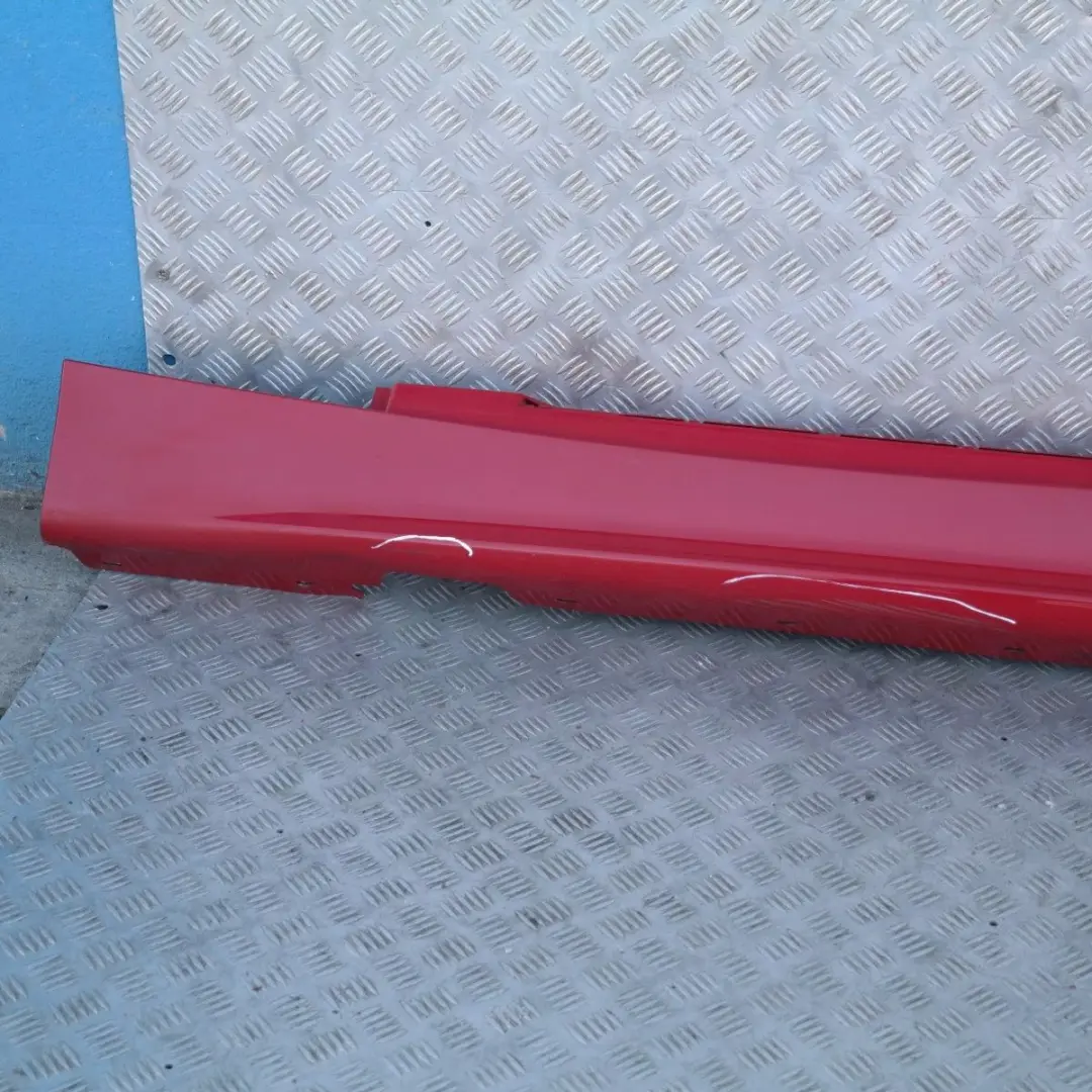 Sill Strip Faldón Lateral Izquierdo Karmesinrot Rojo Rot - A61 para BMW E87 con número de pieza 51770032949 BMW E87 Sill Strip Faldón Lateral Izquierdo Karmesinrot Rojo Rot - A61 - SKU 0032949-KAR - Número de pieza 51770032949