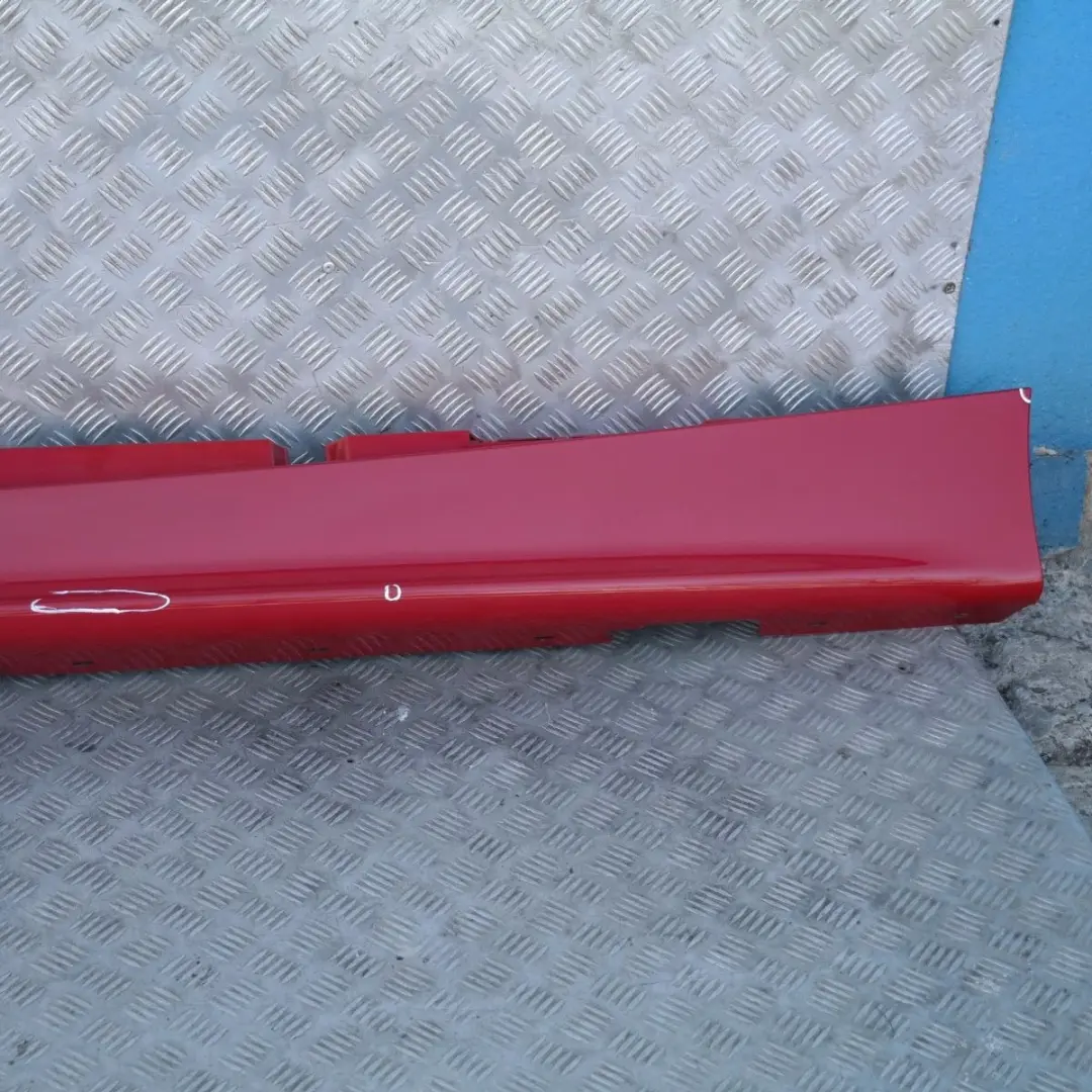 Sill Strip Faldón Lateral Izquierdo Karmesinrot Rojo Rot - A61 para BMW E87 con número de pieza 51770032949 BMW E87 Sill Strip Faldón Lateral Izquierdo Karmesinrot Rojo Rot - A61 - SKU 0032949-KAR - Número de pieza 51770032949