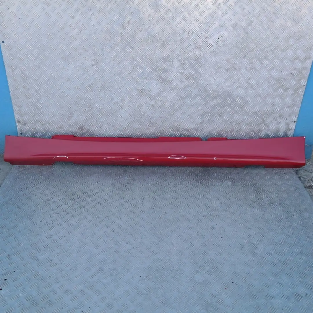 BMW E87 Sill Strip Faldón Lateral Izquierdo Karmesinrot Rojo Rot - A61 - SKU 0032949-KAR - Número de pieza 51770032949