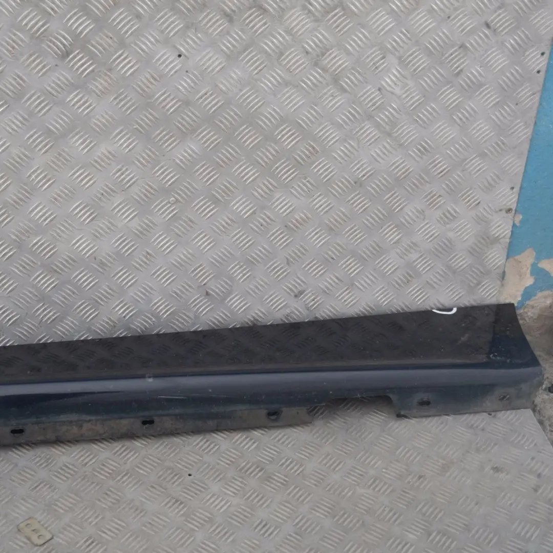 Nakładka próg lewy Monacoblau A35 do BMW E87 o numerze 32949 BMW E87 Nakładka próg lewy Monacoblau A35 - SKU 0032949-MB1 - Numer Części 32949