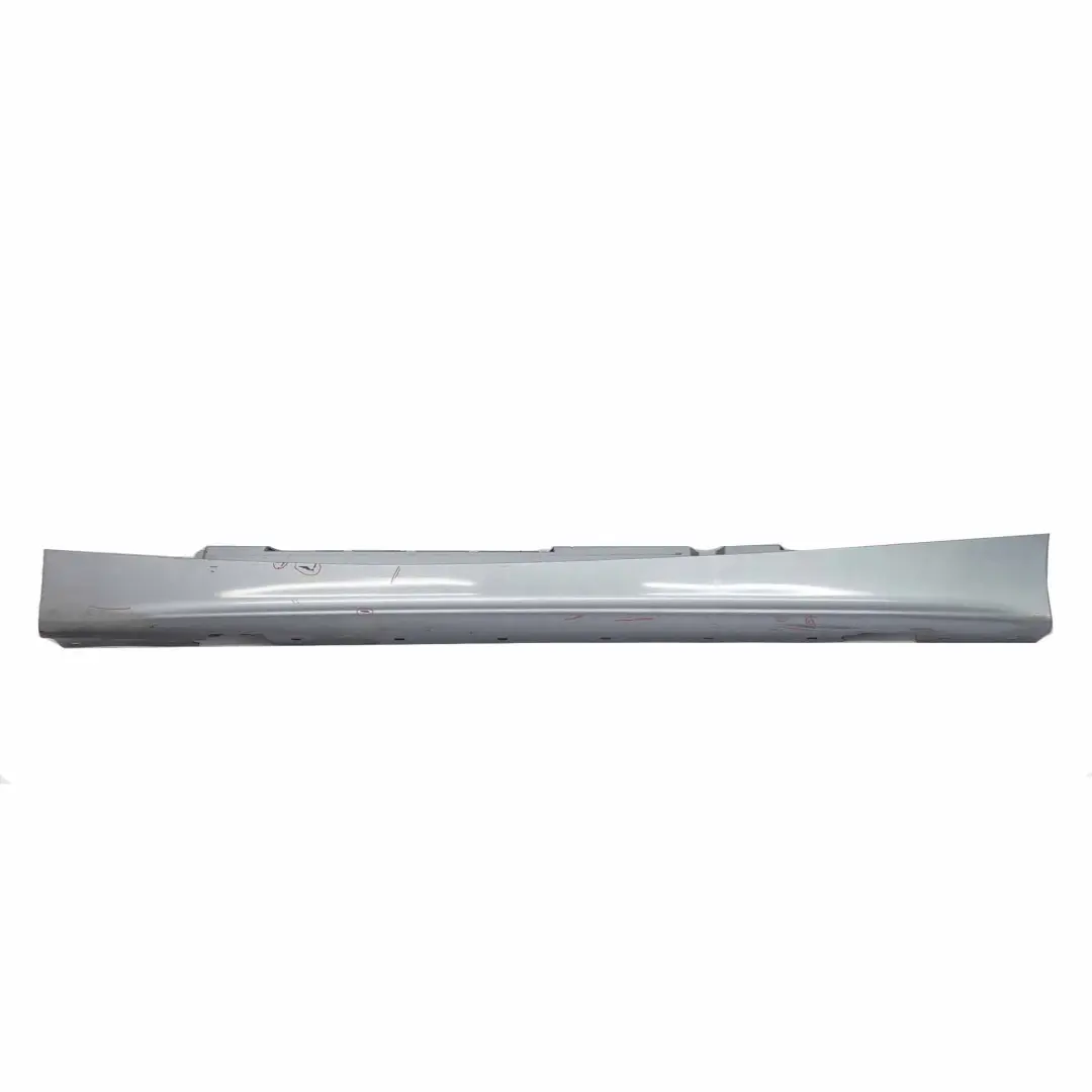 Sill Strip Faldon Lateral Izquierdo Quarzblau Azul Metalizado - A18 para BMW E87 con número de pieza 0032949 BMW E87 Sill Strip Faldon Lateral Izquierdo Quarzblau Azul Metalizado - A18 - SKU 0032949-QB - Número de pieza 0032949