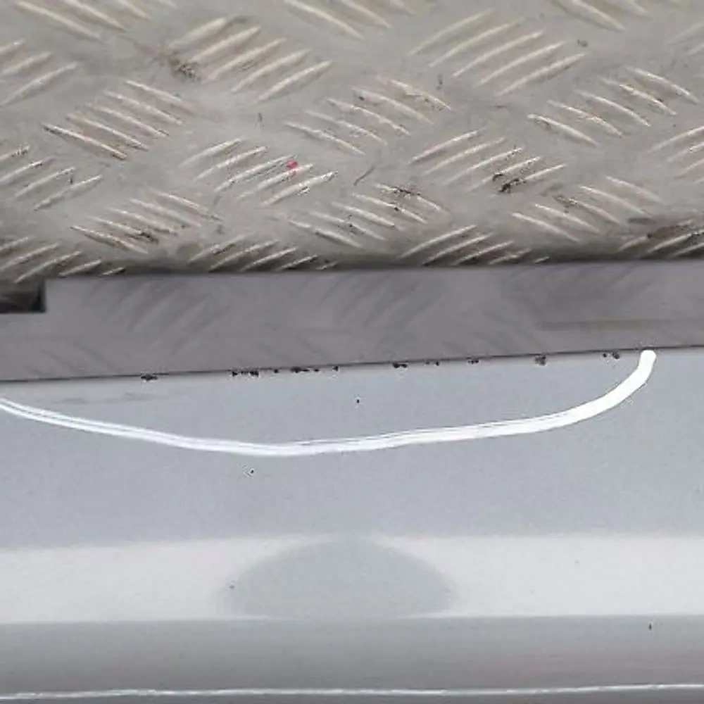 Listello Portiera Apertura Gonna SX Quarzo-Blu Metallico per BMW E87 con numero di parte 51770032949 BMW E87 Listello Portiera Apertura Gonna SX Quarzo-Blu Metallico - SKU 0032949-QB1 - Numero di parte 51770032949