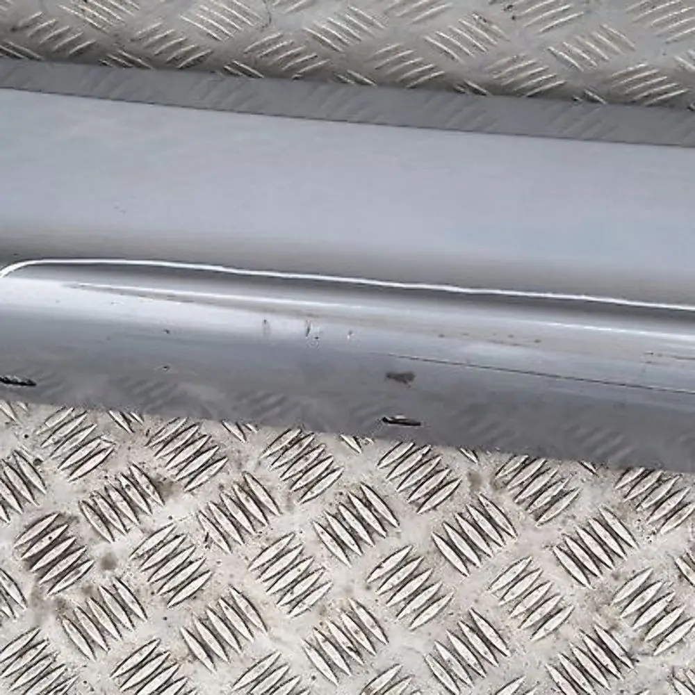 Sill Strip Faldón Lateral Izquierdo Quarzblau Azul Metalizado A18 para BMW E87 con número de pieza 51770032949 BMW E87 Sill Strip Faldón Lateral Izquierdo Quarzblau Azul Metalizado A18 - SKU 0032949-QB1 - Número de pieza 51770032949