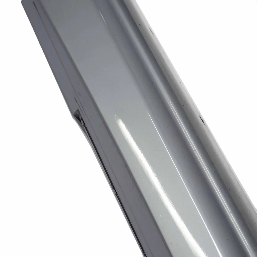 Sill Strip Faldon Lateral Izquierdo Quarzblau Azul Metalizado - A18 para BMW E87 con número de pieza 0032949 BMW E87 Sill Strip Faldon Lateral Izquierdo Quarzblau Azul Metalizado - A18 - SKU 0032949-QB12 - Número de pieza 0032949