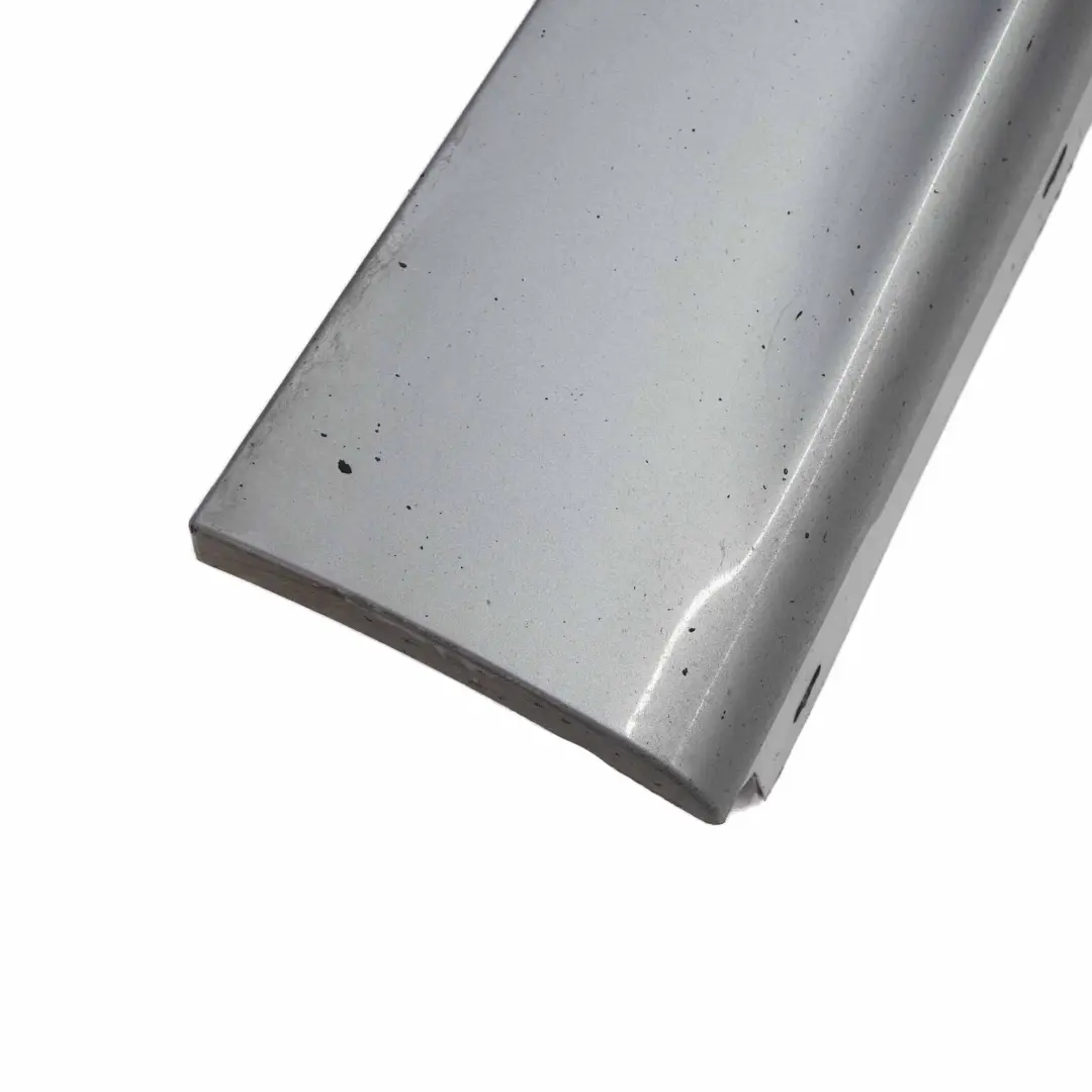 Sill Strip Faldon Lateral Izquierdo Quarzblau Azul Metalizado - A18 para BMW E87 con número de pieza 0032949 BMW E87 Sill Strip Faldon Lateral Izquierdo Quarzblau Azul Metalizado - A18 - SKU 0032949-QB12 - Número de pieza 0032949
