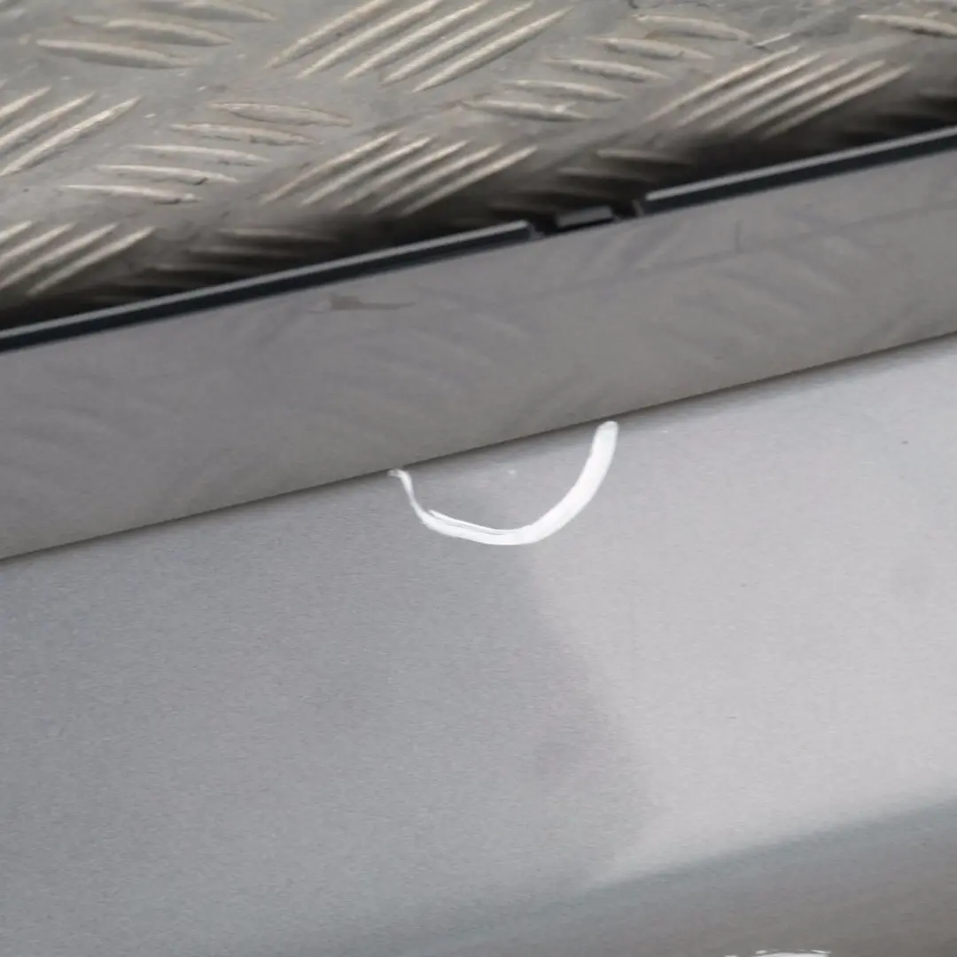 Nakładka próg lewy Quarzblau A18 do BMW E87 o numerze 32949 BMW E87 Nakładka próg lewy Quarzblau A18 - SKU 0032949-QB13 - Numer Części 32949