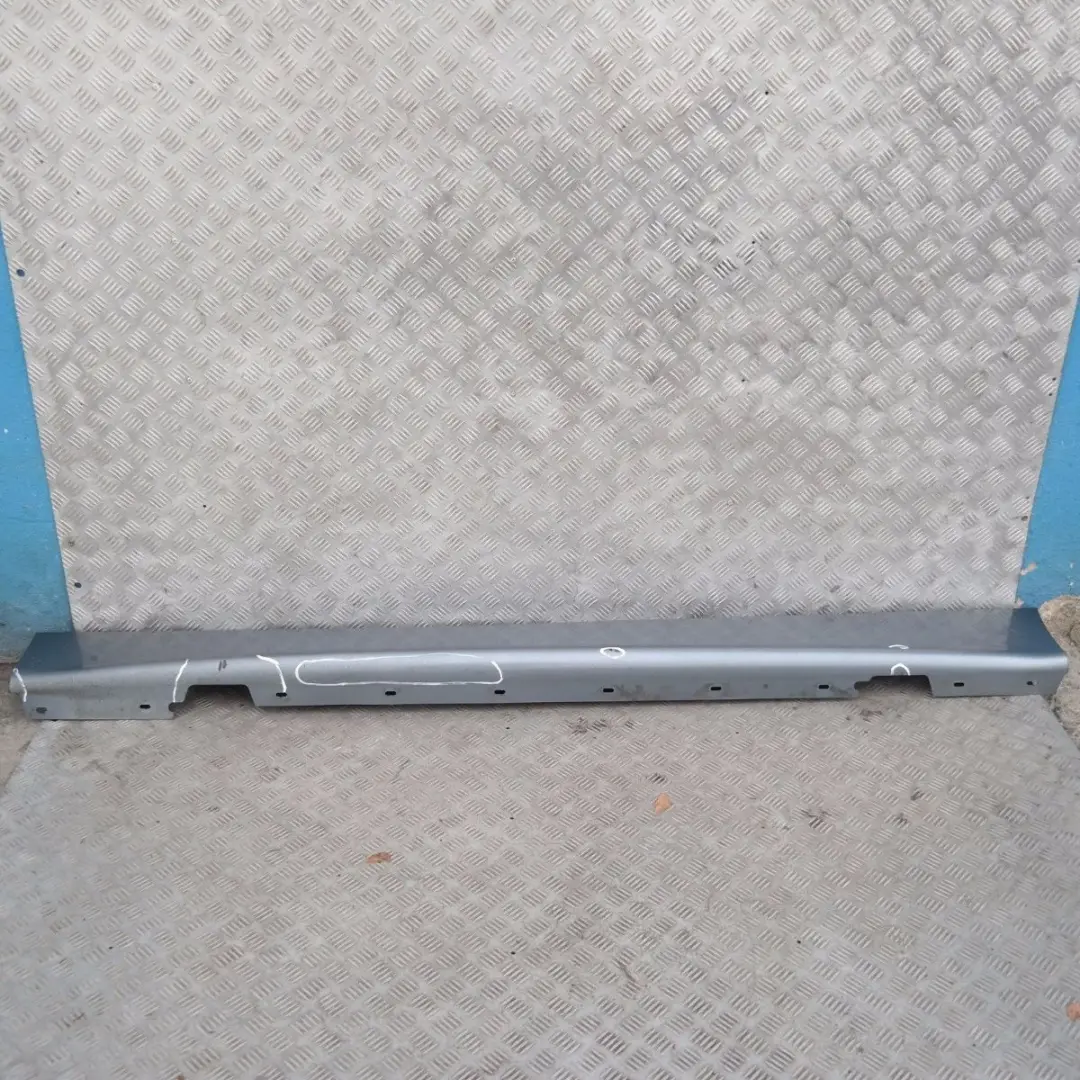 BMW E87 Sill Strip Faldón Lateral Izquierdo Quarzblau Azul Blue Metallic A18 - SKU 0032949-QB15 - Número de pieza 32949