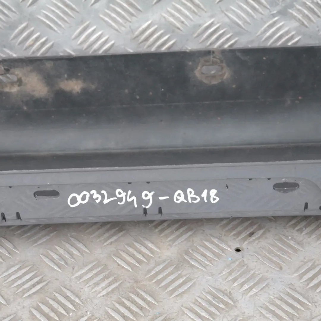 Sill Strip Side Skirt Left Quarzblau Blau Blue Metallic A18 para BMW E87 con número de pieza 32949 BMW E87 Sill Strip Side Skirt Left Quarzblau Blau Blue Metallic A18 - SKU 0032949-QB18 - Número de pieza 32949