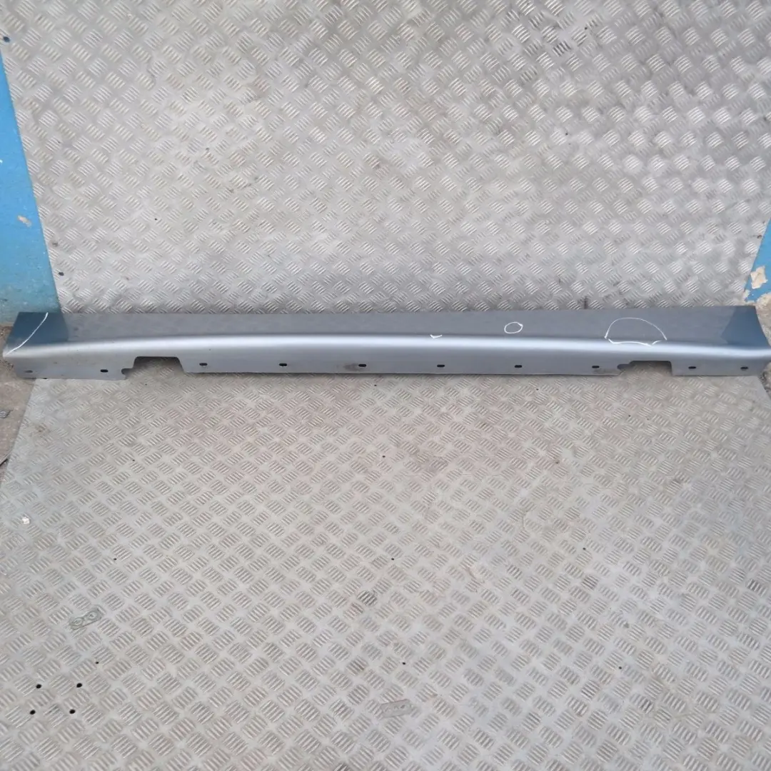 Schwellerleiste Blende Schweller links Quarzblau Blau Metallic für BMW 1 er E87 mit Teilenummer 32949 BMW 1 er E87 Schwellerleiste Blende Schweller links Quarzblau Blau Metallic - SKU 0032949-QB18 - Teilenummer 32949