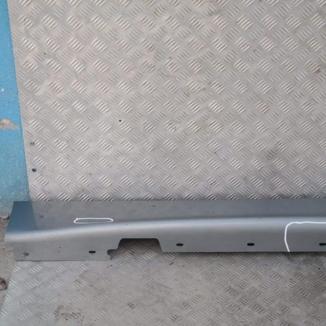 Listello Portiera Apertura Gonna Link Quarzo-Blu per BMW E87 con numero di parte 32949 BMW E87 Listello Portiera Apertura Gonna Link Quarzo-Blu - SKU 0032949-QB20 - Numero di parte 32949