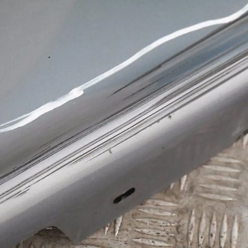 Sill strip side skirt left Quarzblau Blau Blue Metallic A18 para BMW E87 con número de pieza 51770032949 BMW E87 Sill strip side skirt left Quarzblau Blau Blue Metallic A18 - SKU 0032949-QB5 - Número de pieza 51770032949