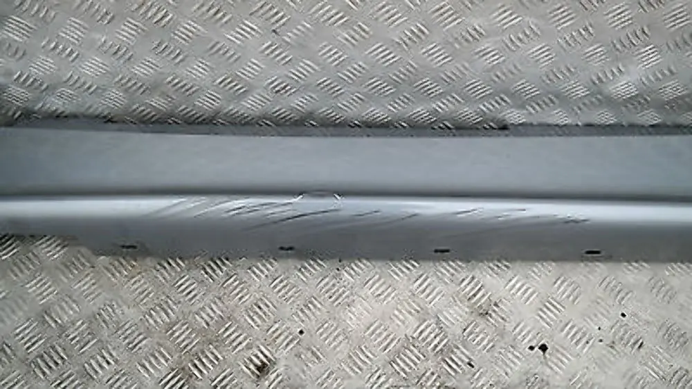 BMW 1 e E87 Bas de porte Couverture Seuil a gauche Quartzbleu Bleu Metallise - SKU 0032949-QB7 - Numéro de pièce 51770032949