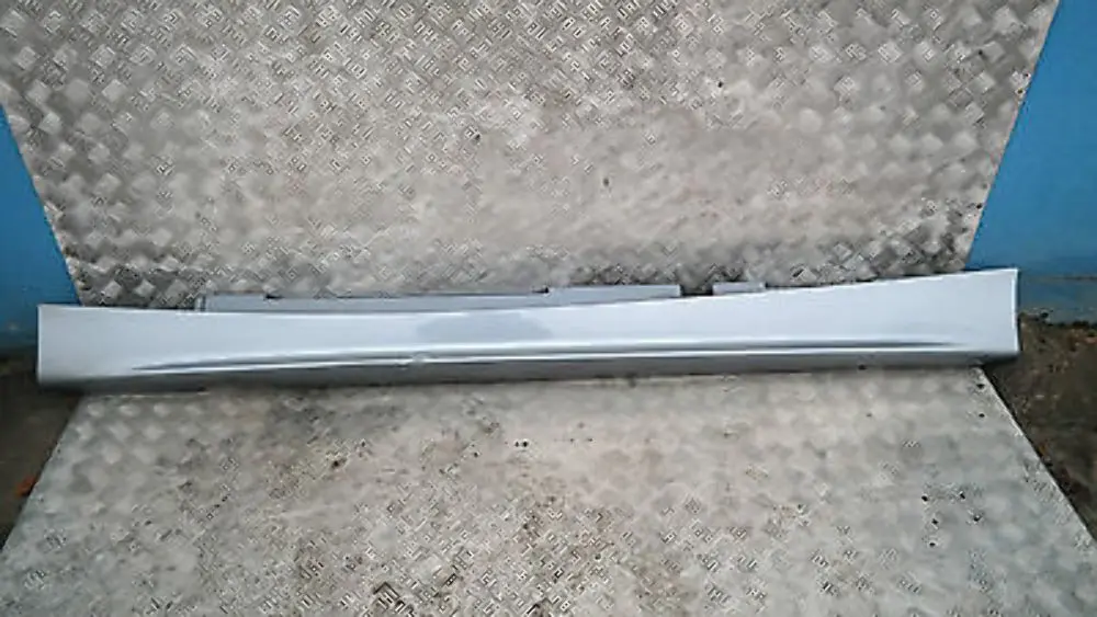 BMW 1 e E87 Bas de porte Couverture Seuil a gauche Quartzbleu Bleu Metallise - SKU 0032949-QB7 - Numéro de pièce 51770032949