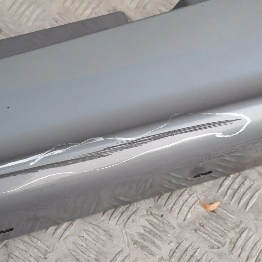 Sill Strip Side Skirt Left Quarzblau Blau Blue Metallic A18 para BMW E87 con número de pieza 32949 BMW E87 Sill Strip Side Skirt Left Quarzblau Blau Blue Metallic A18 - SKU 0032949-QB8 - Número de pieza 32949