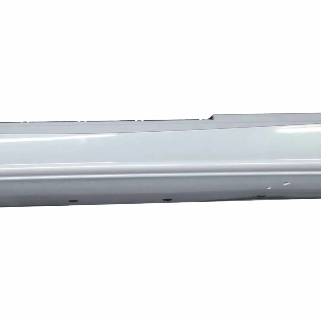 Sill Strip Faldon Lateral Izquierdo Quarzblau Azul Metalizado - A18 para BMW E87 con número de pieza 0032949 BMW E87 Sill Strip Faldon Lateral Izquierdo Quarzblau Azul Metalizado - A18 - SKU 0032949-QB9 - Número de pieza 0032949