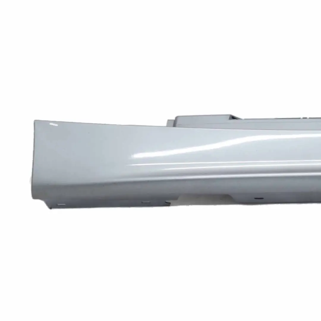 Sill Strip Faldon Lateral Izquierdo Quarzblau Azul Metalizado - A18 para BMW E87 con número de pieza 0032949 BMW E87 Sill Strip Faldon Lateral Izquierdo Quarzblau Azul Metalizado - A18 - SKU 0032949-QB9 - Número de pieza 0032949