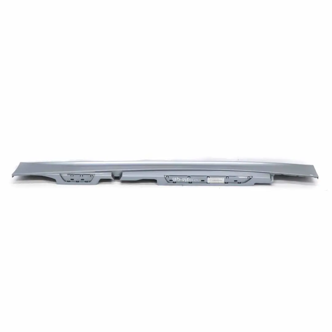 Sill Strip Faldon Lateral Izquierdo Quarzblau Azul Metalizado - A18 para BMW E87 con número de pieza 0032949 BMW E87 Sill Strip Faldon Lateral Izquierdo Quarzblau Azul Metalizado - A18 - SKU 0032949-QB9 - Número de pieza 0032949