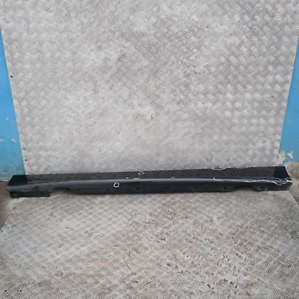 Schwellerleiste lackiert links Schwarz II - 668 für BMW 1 er 15 E87 mit Teilenummer 32949 BMW 1 er 15 E87 Schwellerleiste lackiert links Schwarz II - 668 - SKU 0032949-SCH15 - Teilenummer 32949