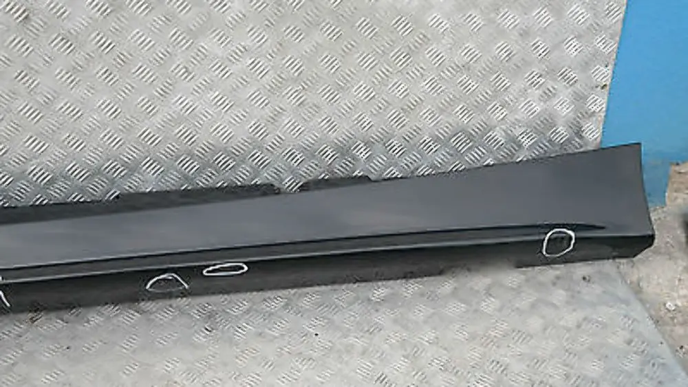 BMW 4 E87 Listón de umbral faldón lateral izquierdo NEGRO 2 SCHWARZ II - 668 - SKU 0032949-SCH4 - Número de pieza 51770032949