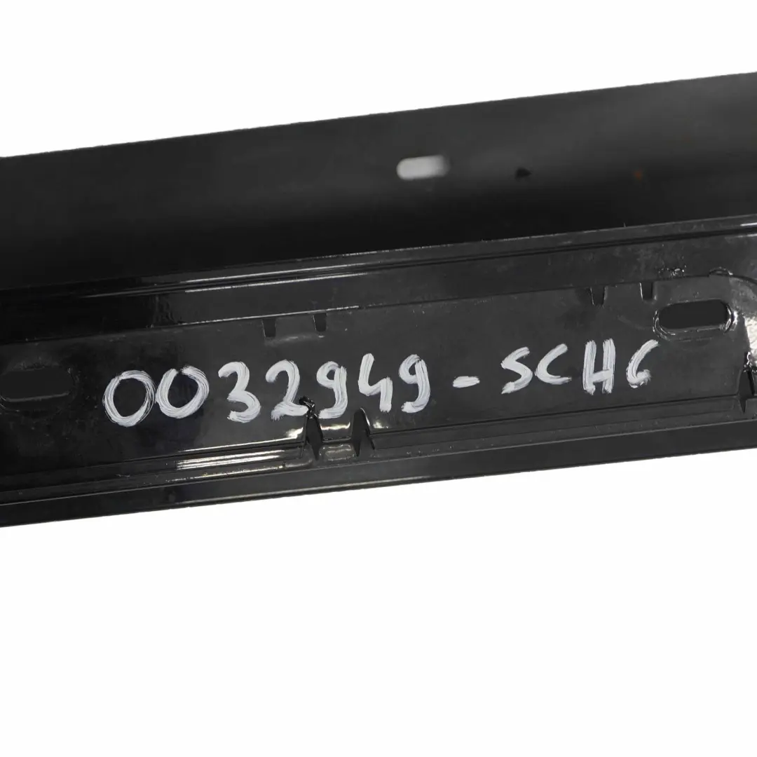 Listello Portiera Apertura Gonne SX Nero Schwarz 2 - 668 per BMW E87 con numero di parte 51770032949 BMW E87 Listello Portiera Apertura Gonne SX Nero Schwarz 2 - 668 - SKU 0032949-SCH6 - Numero di parte 51770032949