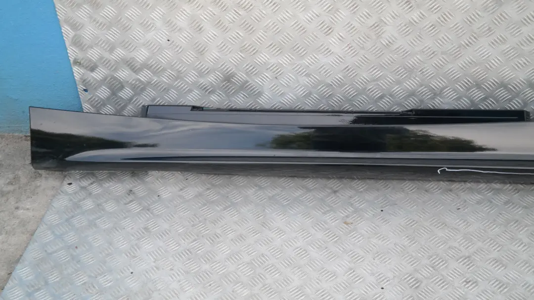 Schwellerleiste Blende Schweller links Schwarz 2 für BMW 1 er E87 mit Teilenummer 51770032949 BMW 1 er E87 Schwellerleiste Blende Schweller links Schwarz 2 - SKU 0032949-SCH7 - Teilenummer 51770032949