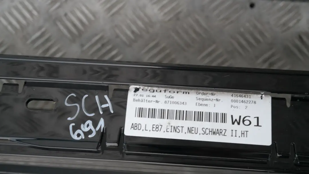 Schwellerleiste Blende Schweller links Schwarz 2 für BMW 1 er E87 mit Teilenummer 51770032949 BMW 1 er E87 Schwellerleiste Blende Schweller links Schwarz 2 - SKU 0032949-SCH7 - Teilenummer 51770032949