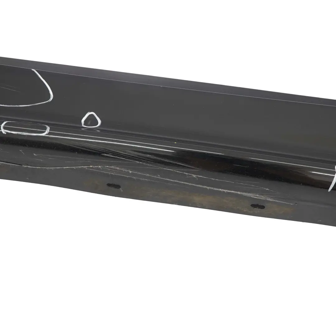 Sill Strip Faldón Lateral Izquierdo Negro 2 Schwarz II - 668 para BMW E87 con número de pieza 51770032949 BMW E87 Sill Strip Faldón Lateral Izquierdo Negro 2 Schwarz II - 668 - SKU 0032949-SCH - Número de pieza 51770032949
