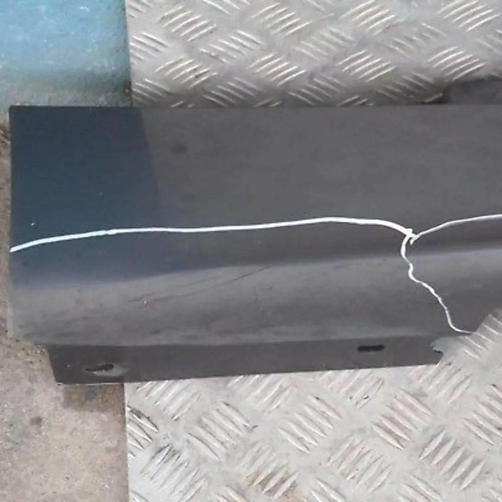 Nakładka próg lewy sparkling graphite do BMW E87 o numerze 32949 BMW E87 Nakładka próg lewy sparkling graphite - SKU 0032949-SG12 - Numer Części 32949