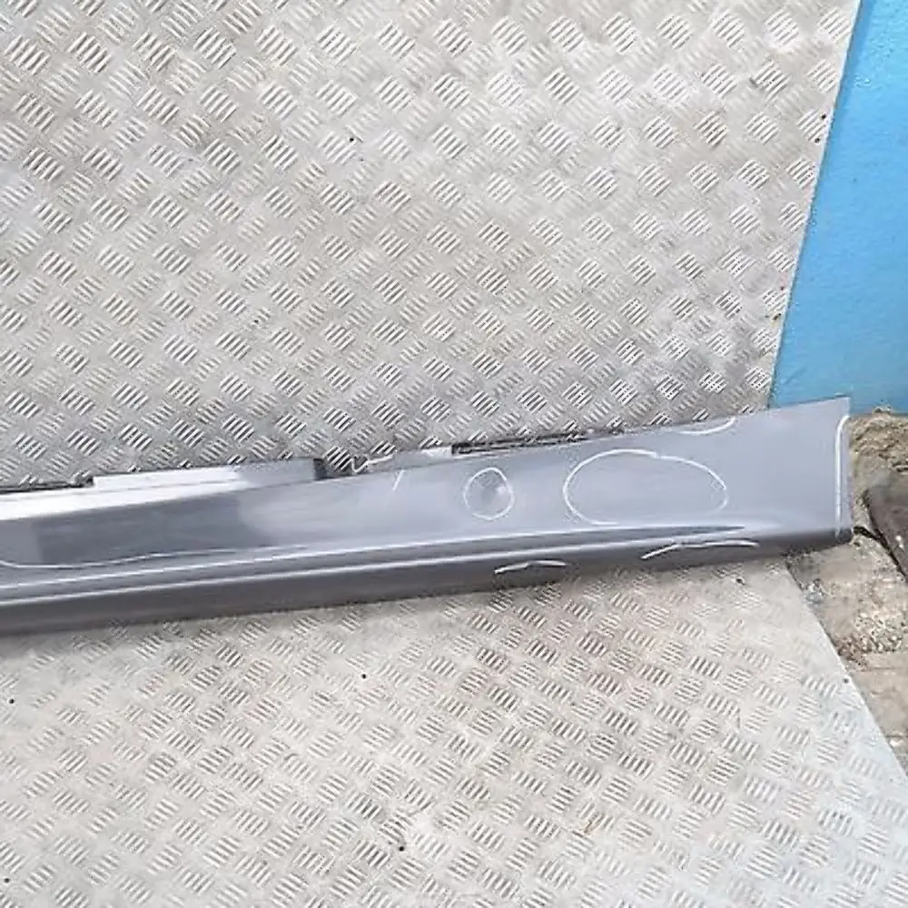 Bas de porte Couverture Appuis gauche Mousseux Graphite Metallique pour BMW er E87 à propos du numéro de pièce 51770032949-SG2 BMW er E87 Bas de porte Couverture Appuis gauche Mousseux Graphite Metallique - SKU 0032949-SG2 - Numéro de pièce 51770032949-SG2