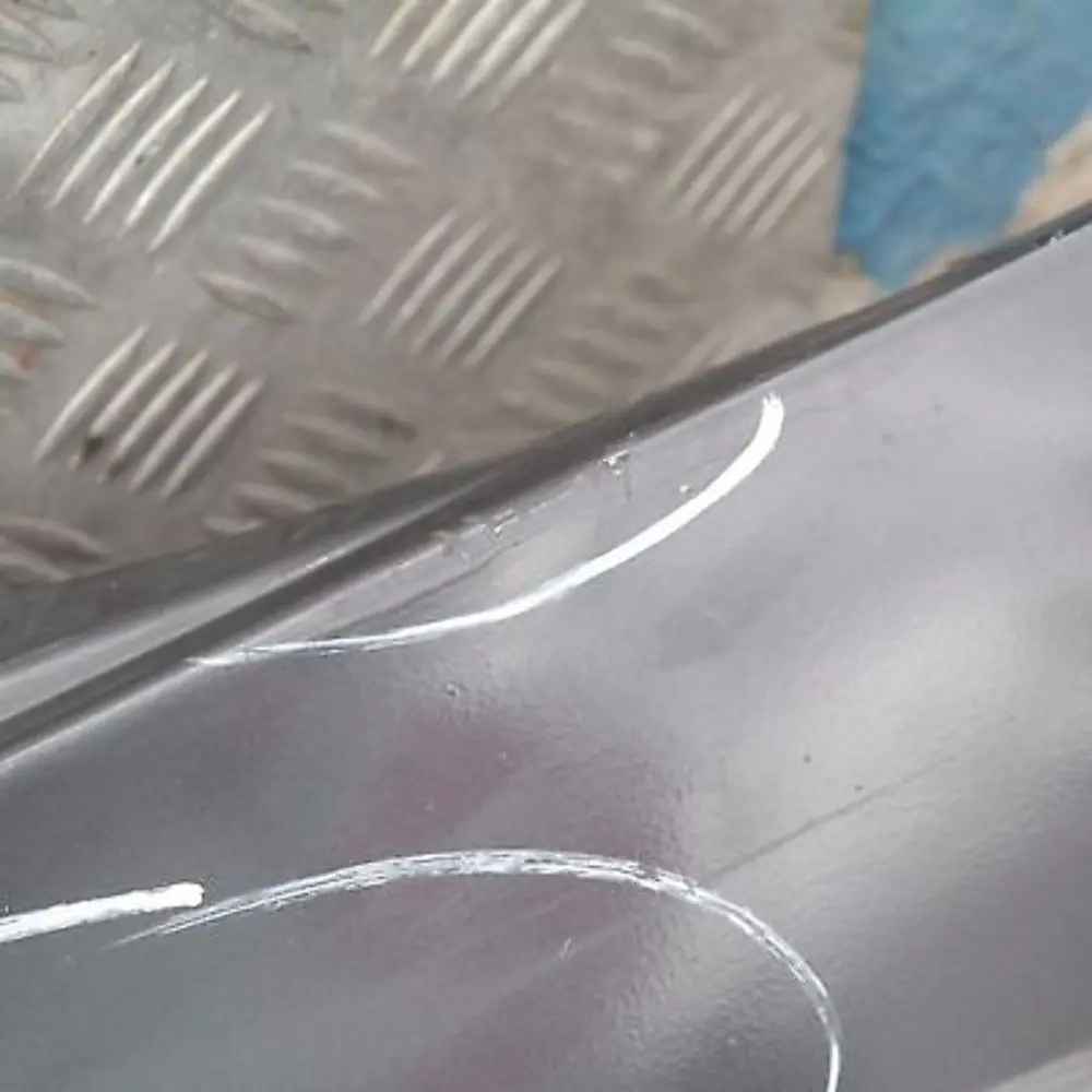 Sill Strip Faldón Lateral Izquierdo Sparkling Graphite Metallic A22 para BMW E87 con número de pieza 51770032949-SG2 BMW E87 Sill Strip Faldón Lateral Izquierdo Sparkling Graphite Metallic A22 - SKU 0032949-SG2 - Número de pieza 51770032949-SG2