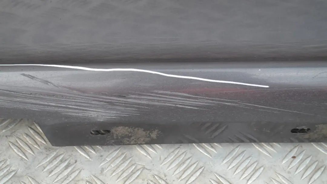 Battiscopa laterale sinistro Sparkling Graphite Metallic per BMW 1 3 E87 con numero di parte 51770032949 BMW 1 3 E87 Battiscopa laterale sinistro Sparkling Graphite Metallic - SKU 0032949-SG3 - Numero di parte 51770032949