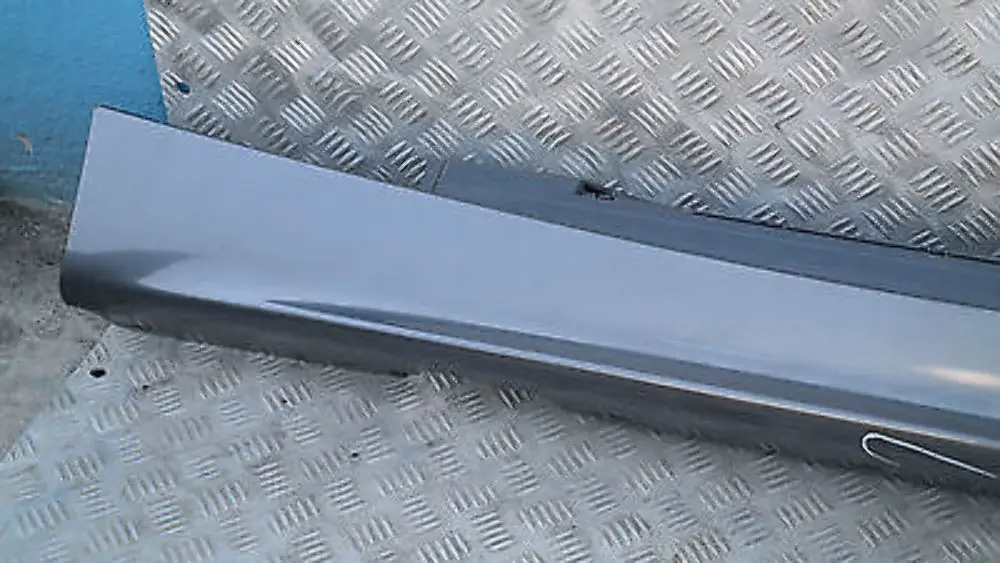 BMW E87 Einstiegsleisten Seitenschweller Links Sparkling Graphite Metallic A22 - SKU 0032949-SG9 - Teilenummer 51770032949