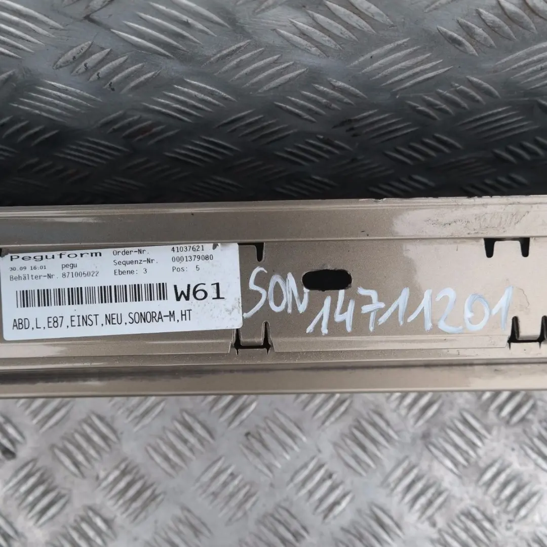 Listello Portiera Apertura Gonna SX Sonora Metallico per BMW E87 con numero di parte 51770032949 BMW E87 Listello Portiera Apertura Gonna SX Sonora Metallico - SKU 0032949-SON - Numero di parte 51770032949