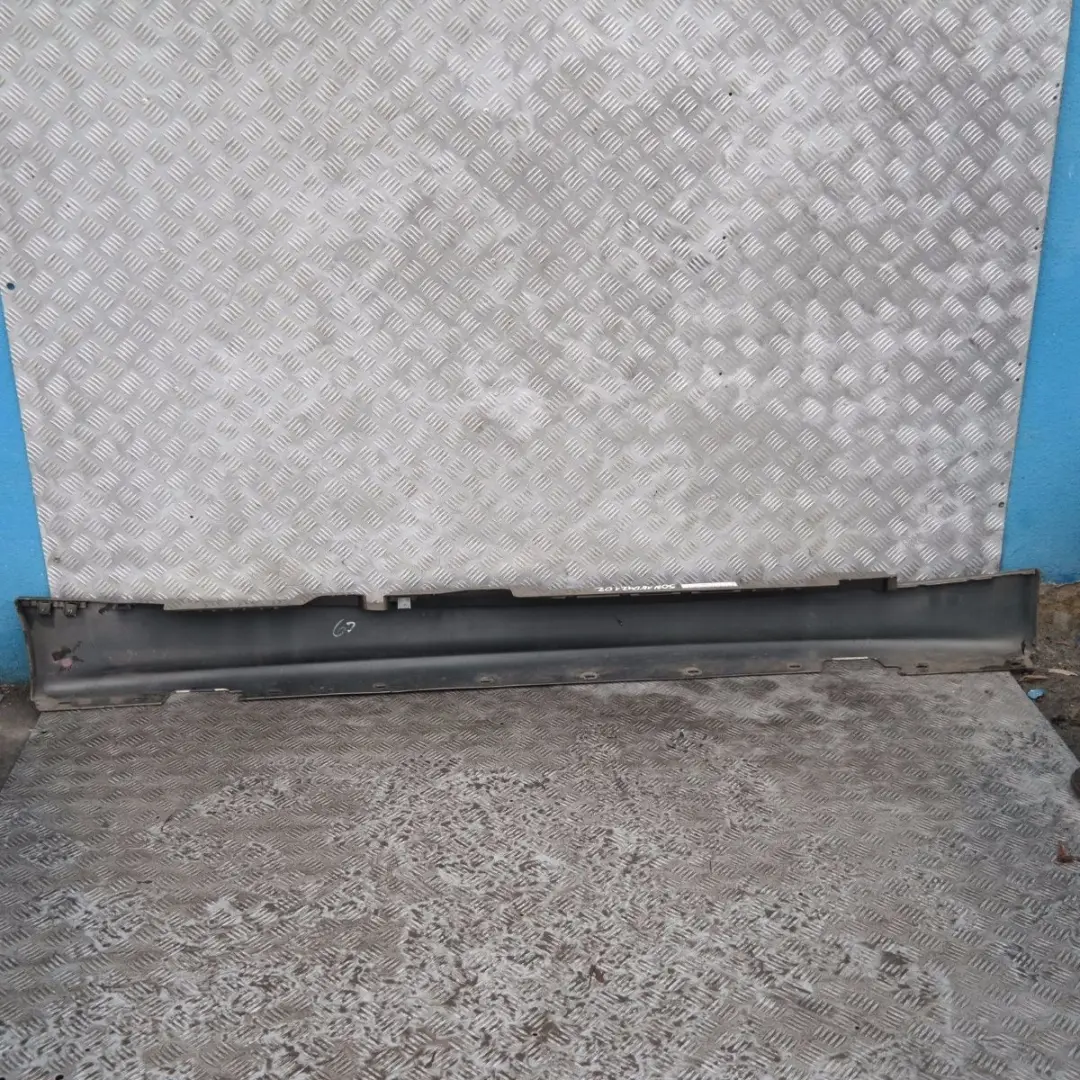 Listón de umbral faldón lateral izquierdo Sonora metalizado - A23 para BMW E87 con número de pieza 51770032949 BMW E87 Listón de umbral faldón lateral izquierdo Sonora metalizado - A23 - SKU 0032949-SON1 - Número de pieza 51770032949