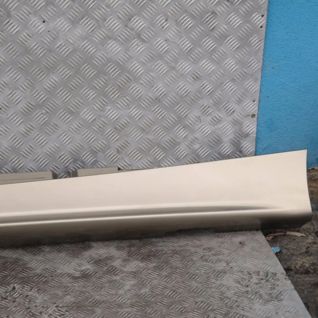 Listello Portiera Apertura Gonna SX Sonora Metallizzato A23 per BMW E87 con numero di parte 51770032949 BMW E87 Listello Portiera Apertura Gonna SX Sonora Metallizzato A23 - SKU 0032949-SON1 - Numero di parte 51770032949