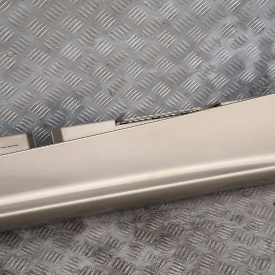 Listón de umbral faldón lateral izquierdo Sonora metalizado - A23 para BMW E87 con número de pieza 51770032949 BMW E87 Listón de umbral faldón lateral izquierdo Sonora metalizado - A23 - SKU 0032949-SON1 - Número de pieza 51770032949