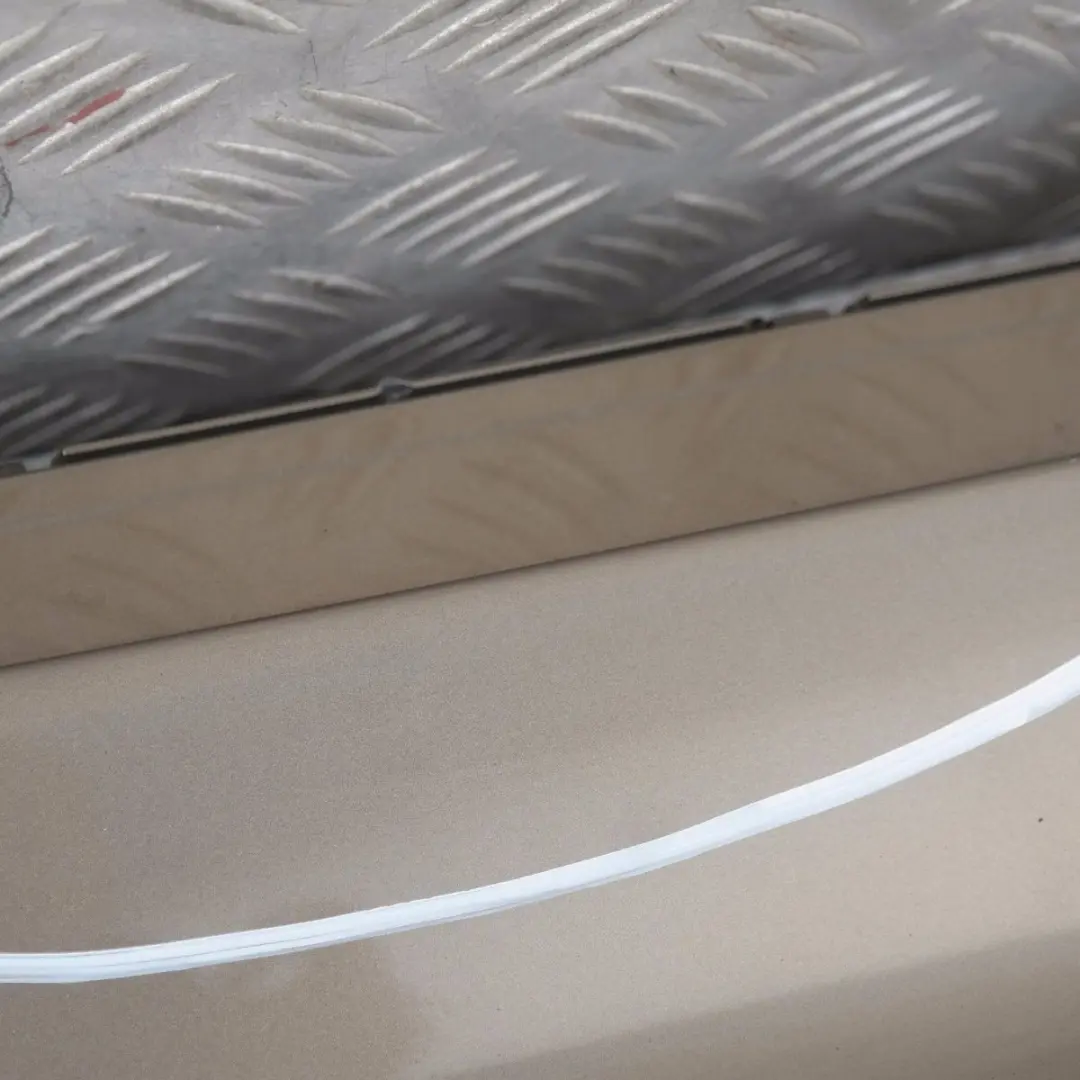 Listello Portiera Apertura Gonna SX Sonora Metallizzato per BMW E87 con numero di parte 51770032949 BMW E87 Listello Portiera Apertura Gonna SX Sonora Metallizzato - SKU 0032949-SON2 - Numero di parte 51770032949